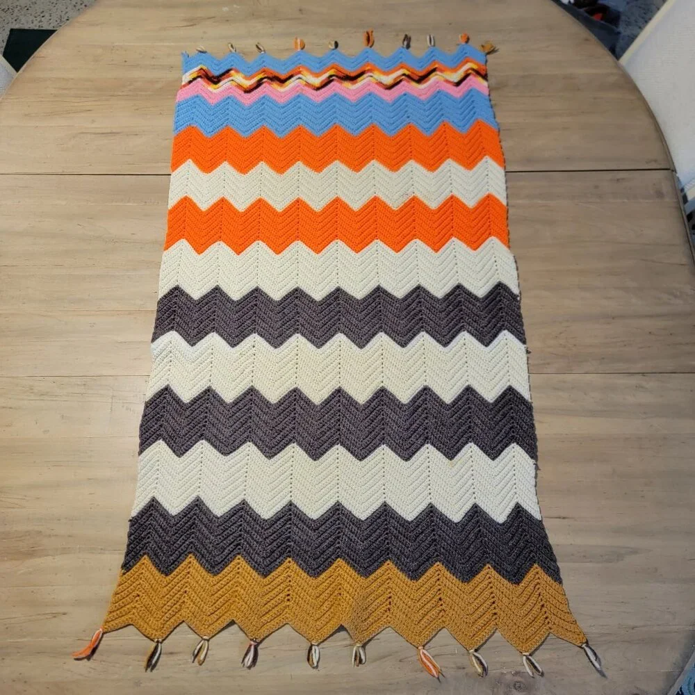 Handmade Crochet Afghan Throw Lap Blanket ZigZag Ripple Chevron Fringe 28 X 50‎